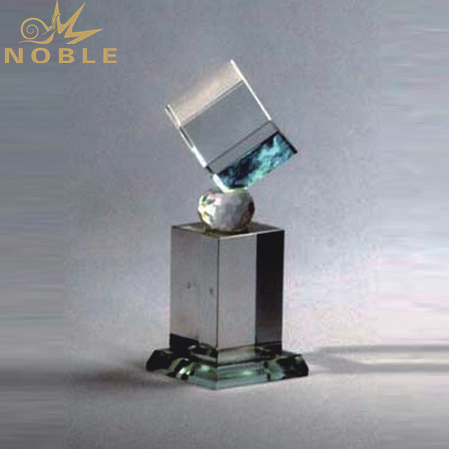High Quality Clear Acrylic Trophy Award Customized Design Crystal Trophy