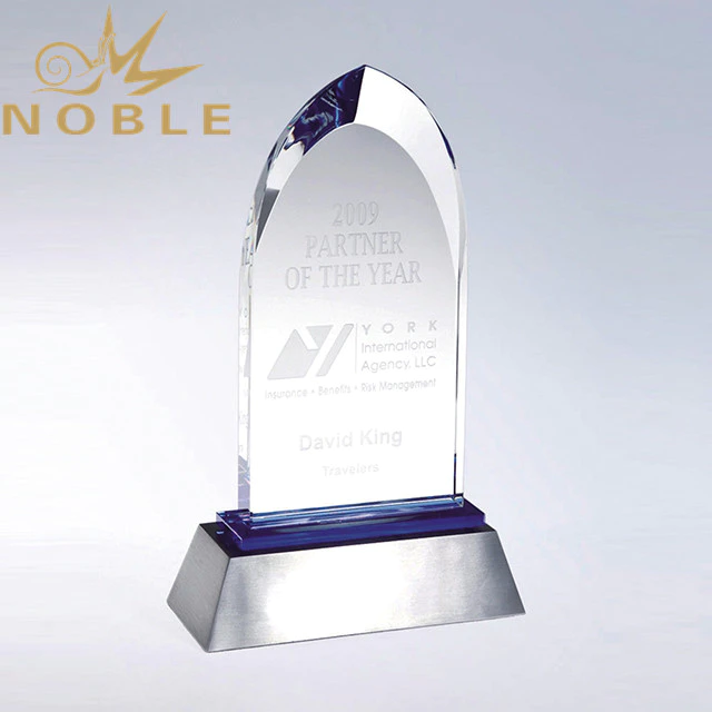 Popular New Design High Quality Crystal Award Trophy