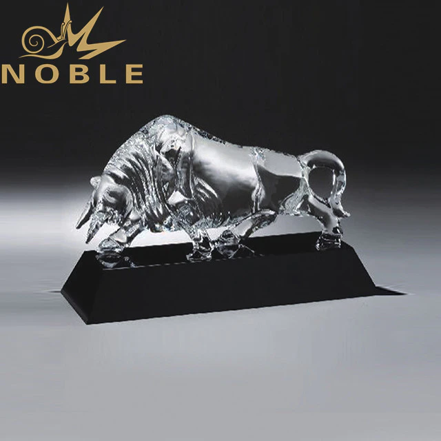 Custom engraving crystal bull trophy as business gift