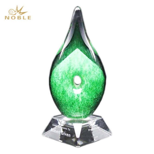 Wholesale Fashion Liuli Glass Art Sculpture Trophy