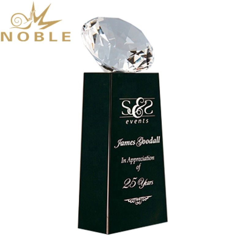 Excellent new design best selling custom Diamond Crystal Award on Black Base