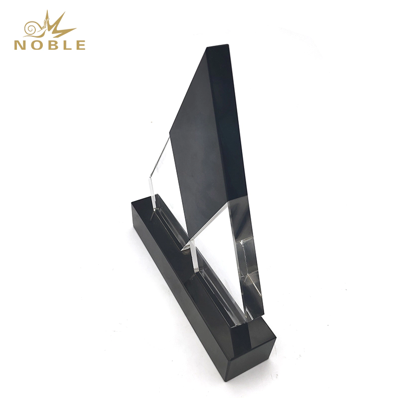 Noble Free Engraving Custom Crystal Pyramid Plaque Awards