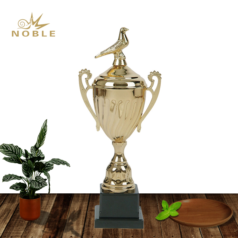 Professional Manufacturer High Quality Metal Trophy Cups with Pigeon Figurine