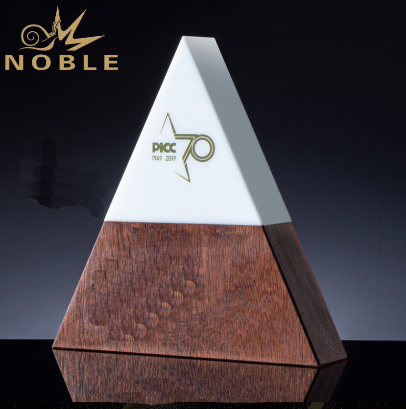 Popular New Design Custom Crystal Pyramid Award with Wooden Base