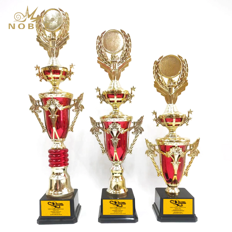 China Custom High Quality New Distinctive Design Trophy Metal Cup Award Champion Trophies