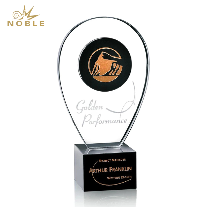 Beautiful Lundstrom Award Custom Engraving Crystal Souvenir Trophy