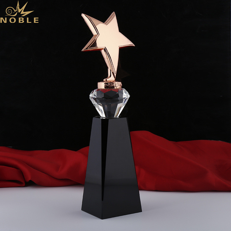 Customize Fashion Creative Star Shape Metal Award Trophy
