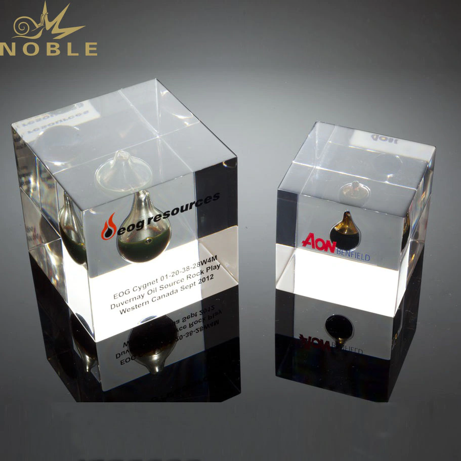 Unique Custom Design Acrylic Souvenir Gifts Lucite Cube Oil Drop Embedment Paperweight