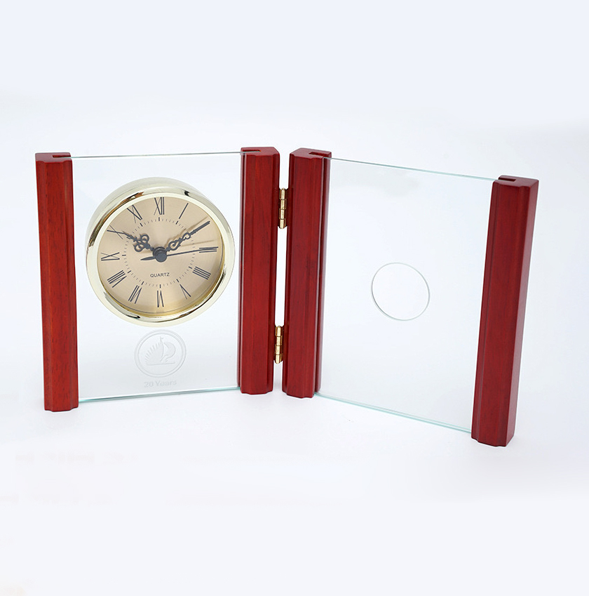 Noble Manufacturer's Customized Crystal Jade Glass Page Clock Office Home Decoration Bespoke Logo Handcrafted Trophy Award Gift